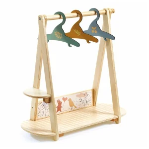 Perchero para muñecas con estante